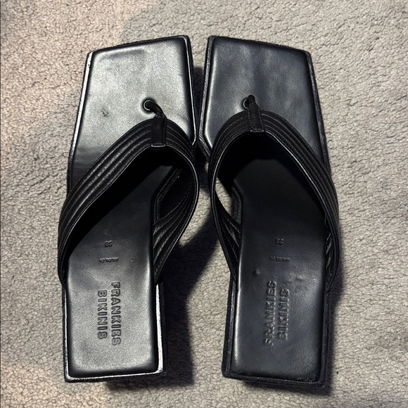Frankies Bikinis LA Girl Platform Flip Flop Sandals Shoes Black